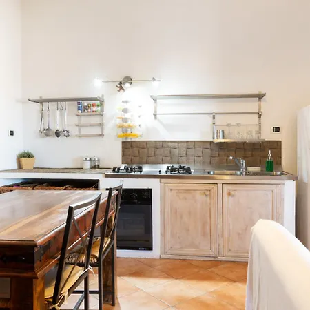 Ella's Flat Appartamento Olbia